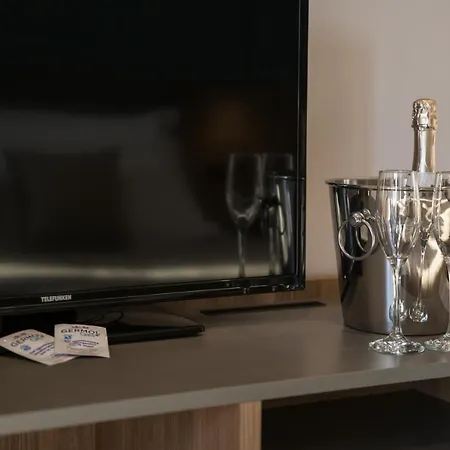 Konukevi Giafra Luxury 4*